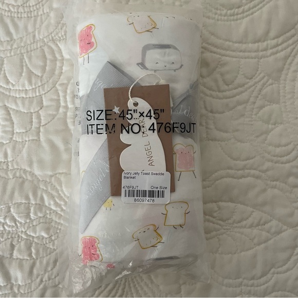 NWT Angel Dear Bamboo Toast Peanut Butter and Jelly Print Swaddle Blanket - Picture 1 of 2
